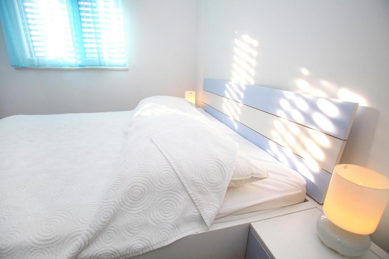 Apartments Nakir Slatine Room photo