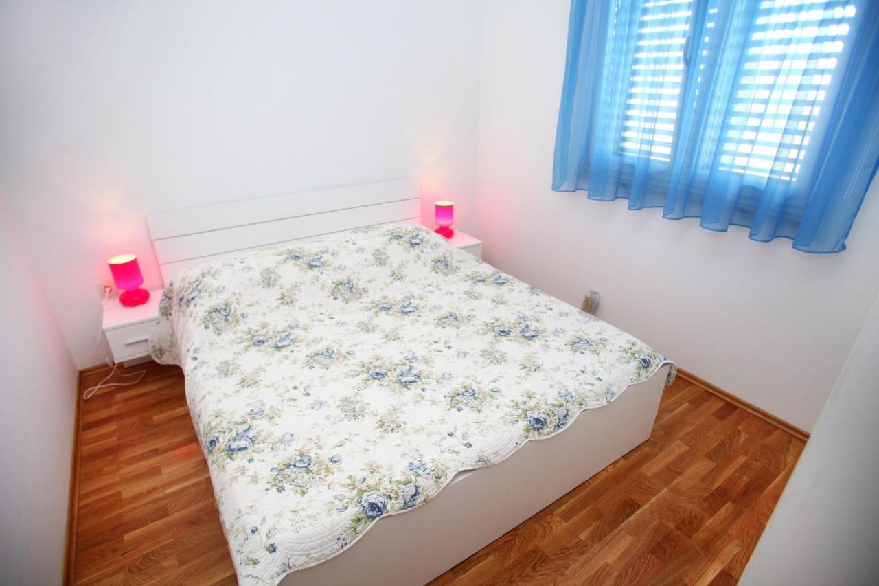 Apartments Nakir Slatine Room photo