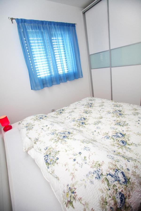 Apartments Nakir Slatine Room photo